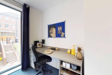 1 bed studio, West Park Place, Haymarket, Edinburgh, EH112EE - Image 1
